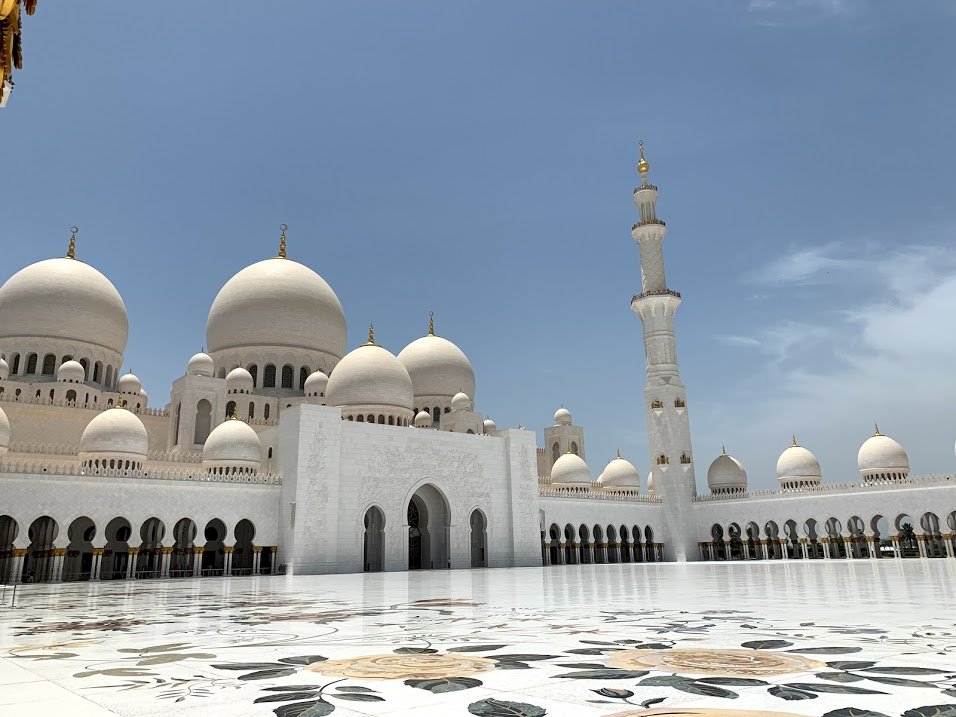 Visiting The Sheikh Zayed Grand Mosque in Abu Dhabi as a family